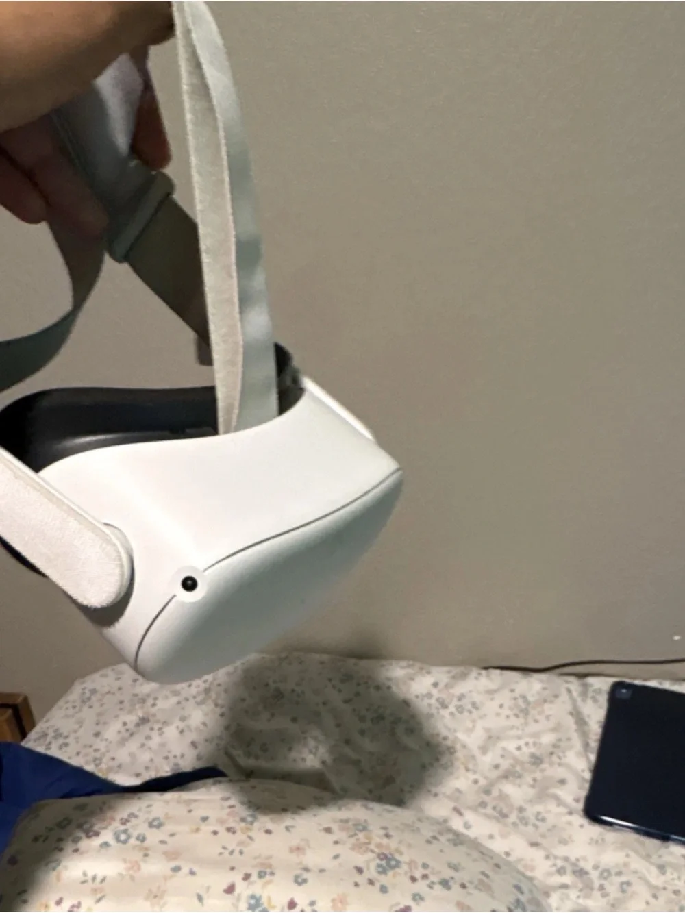 Quest 2 White VR Headset and Controller